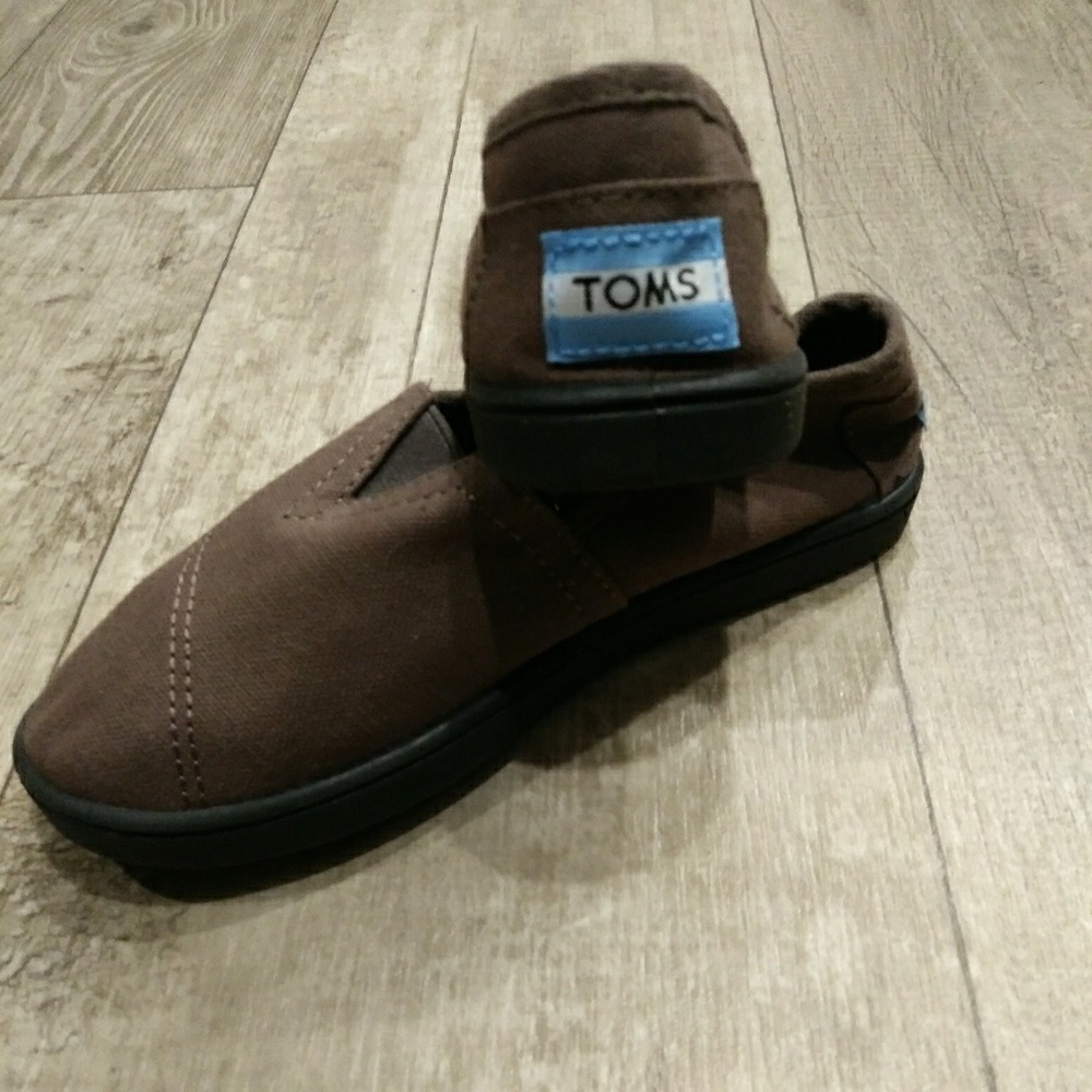Boys Toms Shoes(NWOT)